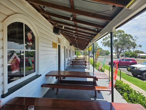 Freehold Hotel for Sale - Royal Hotel, Tambar Springs
