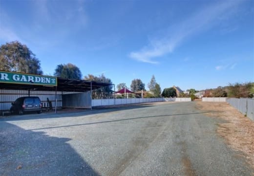 FREEHOLD PUB WITH ADDITIONAL OPTIONS (ACCOMMODATION/RESIDENCE/CAFE)