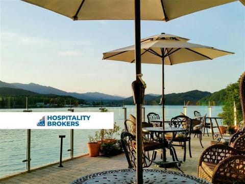 ABSOLUTE PORT STEPHENS MARINA FRONTAGE - PROFITABLE CAFE