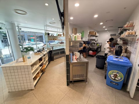 Licensed Corner Restaurant, 60+ Seats, Oracle Broadbeach