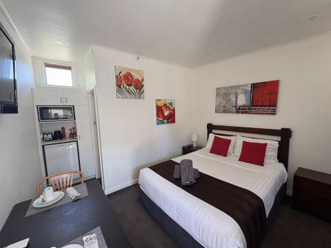 Freehold Hotel  Motel Deniliquin