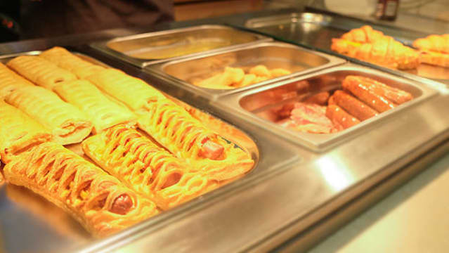 LONG STANDING LUNCH BAR / FISH AND CHIPS