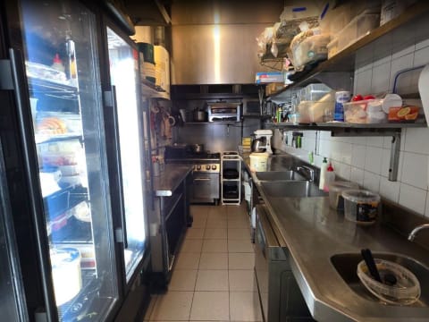 [ABS-100] LE CAFE FLO French cuisine cafe in Thornbury for sale