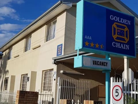 A RARE FREEHOLD MOTEL OPPORTUNITY! - 892MF