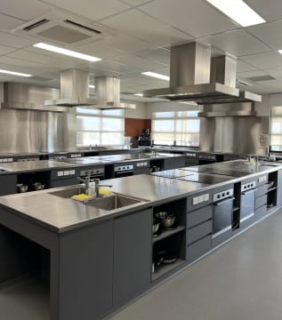 HIGHLY PROFITABLE COMMERCIAL KITCHEN MANUFACTURING & FIT-OUT BUSINESS FOR SALE – MELBOURNE NORTH