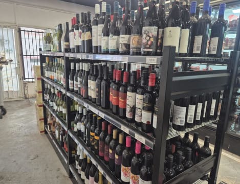 WESTERN SUBURBS BOTTLESHOP & BAR  UNIQUE DUAL-INCOME BUSINESS  ONLY $230,000