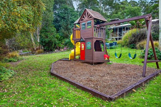 FHGC Tasmanian Accommodation A1 Presentation Spectacular Views 10%ROI 6 Cabins 2 Houses 2 Titles