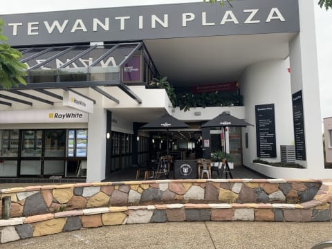 Motivated Sellers of Long Established Noosa Cafe For Sale