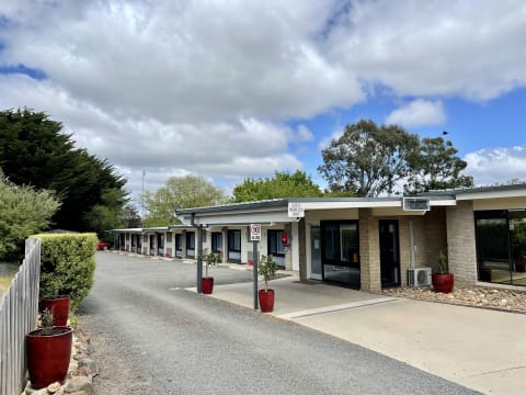 AN ABSOLUTE RIPPER LEASEHOLD MOTEL - 2682ML