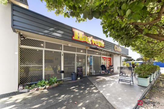 Thriving takeaway - cafe in busy retail/industrial - homemaker centre
