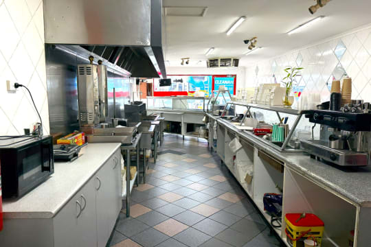 LEASEHOLD - Lavi Fish & Chips - 1P0604