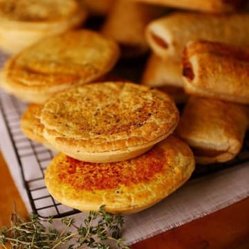 MICHELs PATISSERIE, BEROWRA SHOPPING CENTRE.  WELL ESTABLISHED & PROFITABLE