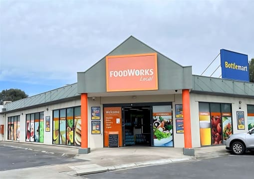 Discover the FOODWORKS + BOTTLEMART LIQUOR Store in Melbourne's Northwest