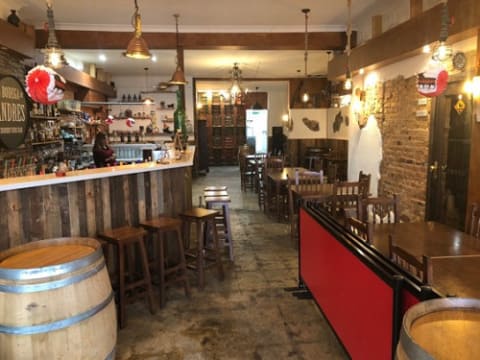 Double fronted restaurant - FITZROY