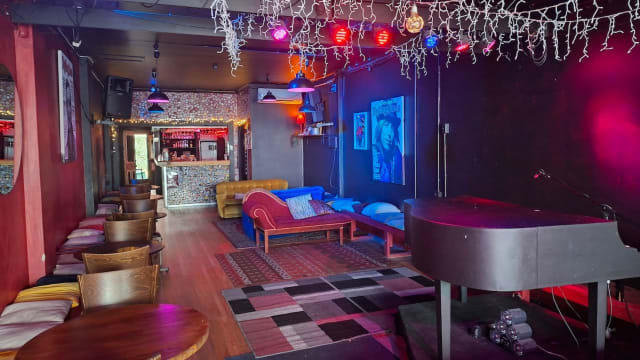UNDER OFFER - Piano on High - A piano bar with a late night licence