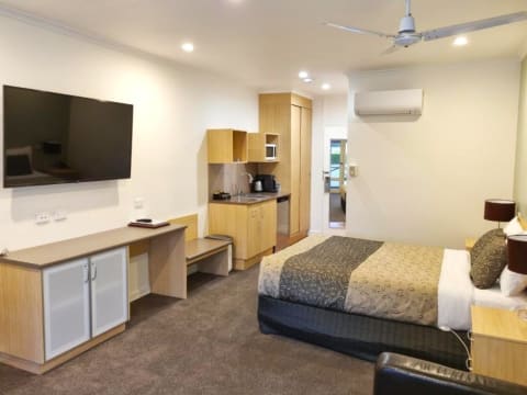FREEHOLD - Golden Heritage Accommodation, Beechworth VIC - 1P0598