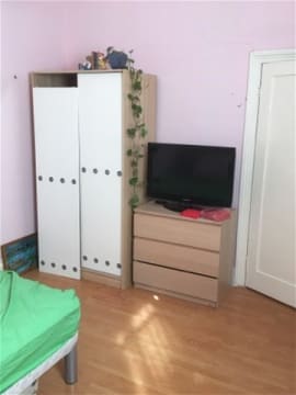 FULLY EQUIPPED ASIAN RESTAURANT WITH RESIDENCE.  URGENT SALE, MAKE AN OFFER