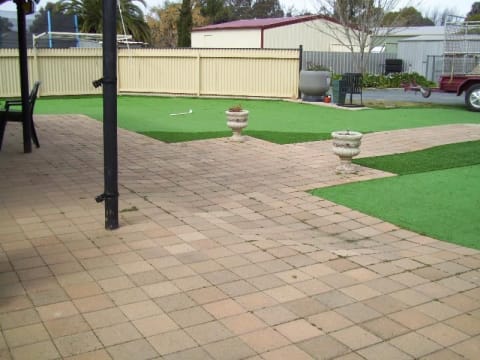 NOT JUST A BUSINESS BUT A CASUAL WAY OF LIFE! -  INCLUDES RESIDENCE & BUSINESS!