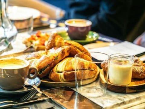 *Cafe *Eatery * Coffee Stop * Lunch Bar.