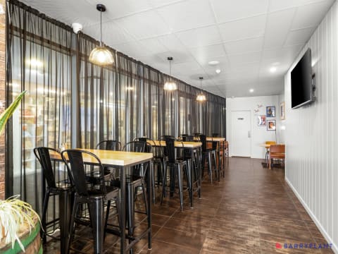 Gorgeous Fit-Out | Prime Coastal Location | Turnkey Opportunity