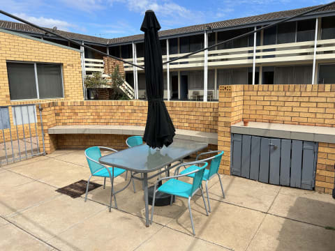 STRONG TRADER, SOLID PROFITS, NEWELL AND STURT HIGHWAYS - 985MF