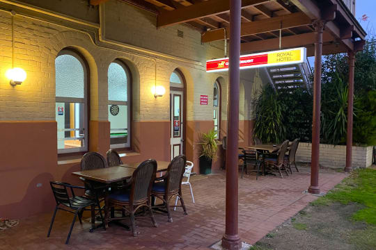 FREEHOLD - Royal Hotel, Adelong NSW - 1P0607