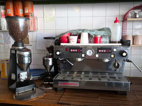 [ABS-100] LE CAFE FLO French cuisine cafe in Thornbury for sale