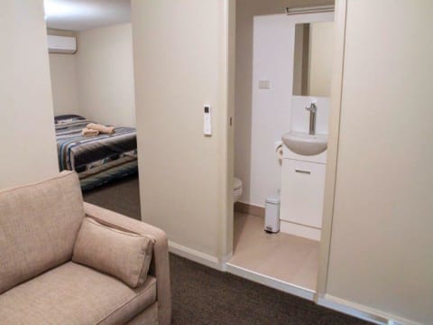 MODERN BUILDING WITH LONG TERM LEASE MOTEL HOTEL - 70HI