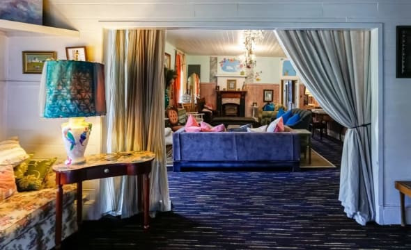 HISTORIC ROBBIE BURNS HOTEL   -  SOUTH COAST- LEASEHOLD