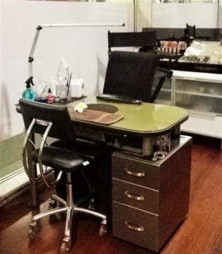 Elegant BEAUTY SALON business for sale in the heart of ELTHAM