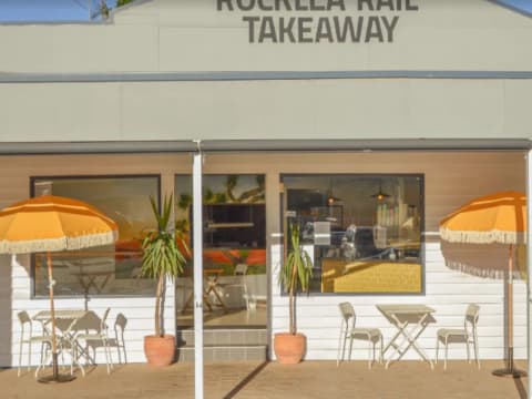 Sunday’s Coffee House, Walk-In, Walk-Out, Rocklea