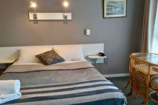 BIRCH MOTEL