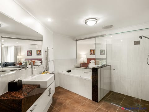 5-Star Operating Luxury B&B Business Offered With Its Full Coastal Residence