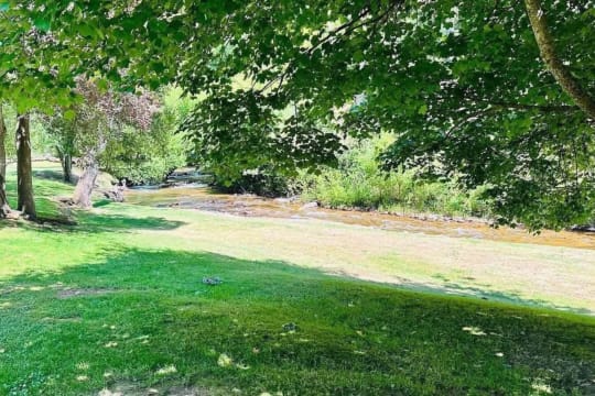 Harrietville Caravan Park - Established leasehold caravan park at the foot of the Victorian Alps