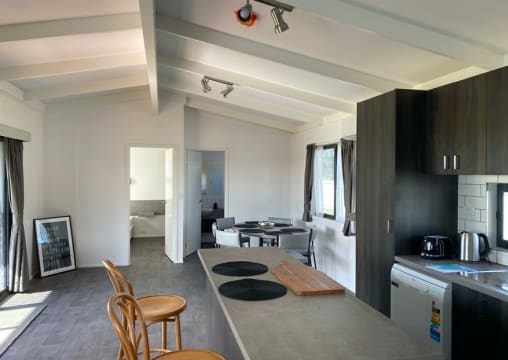 FREEHOLD - Darlington Point Accommodation Village NSW - 1P0363