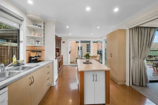 Prime Location Residence with Income or 3 BnB lets (stca) or Health Professional Rooms