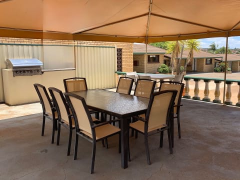 Toowoomba Leasehold Motel Opportunity - 2006ML