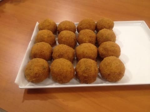 Italian Bakery/Cafe' in prominent position