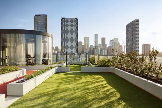 Large-scale management rights, R.Iconic - Melbourne — 2 towers, 879 apartments | Resort Brokers I...