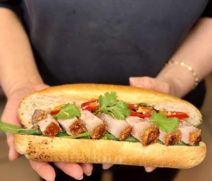 LIVE & WORK  HOME & BUSINESS   SAME PLACE  CLOSE TO BEACH