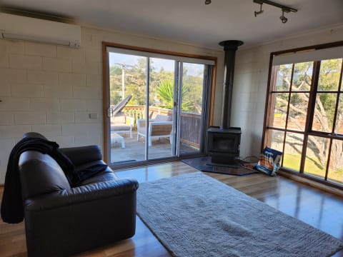 PRICE DROP! Get in for summer! WIWO Newly renovated Cafe RYE Mornington Peninsula