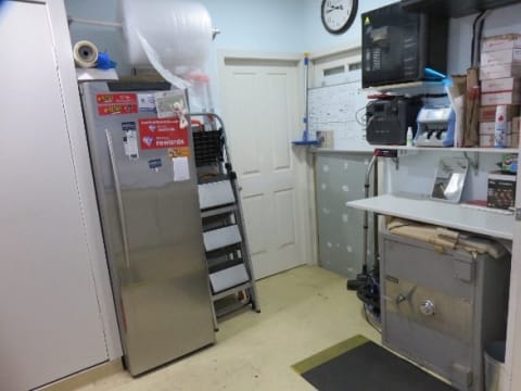 Burnett Heads Post and News (SP2522)