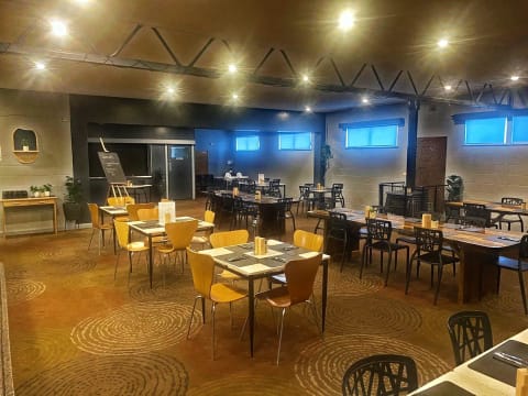 Best Tassie Hotel All Revenue Streams A1 Present FHGC 0/0 $895K +sav Vendor Finance conditions app