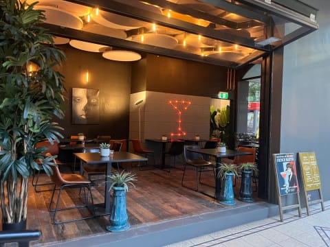 [Chattel Sale]Modern Cafe Bar Restaurant Prime Melbourne CBD Corner Ref:1613