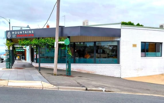 LEASEHOLD - Mountains Of Chocolate Cafe, Ararat VIC - 1P0588