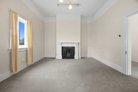 Prime Location Residence with Income or 3 BnB lets (stca) or Health Professional Rooms