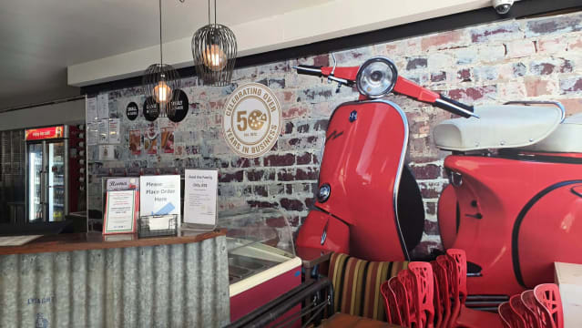 Thriving Pizza Restaurant & Takeaway - Prime Echuca Location