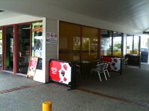 GREAT CAFE / TAKEAWAY FOR SALE IN GOOD SHOPPING COMPLEX
