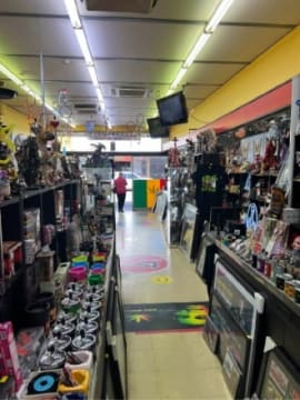 Tobacconist / Freehold in Maryborough (JASW0036)