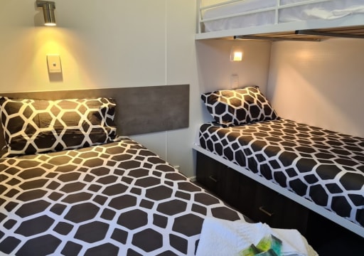 FREEHOLD - Darlington Point Accommodation Village NSW - 1P0363